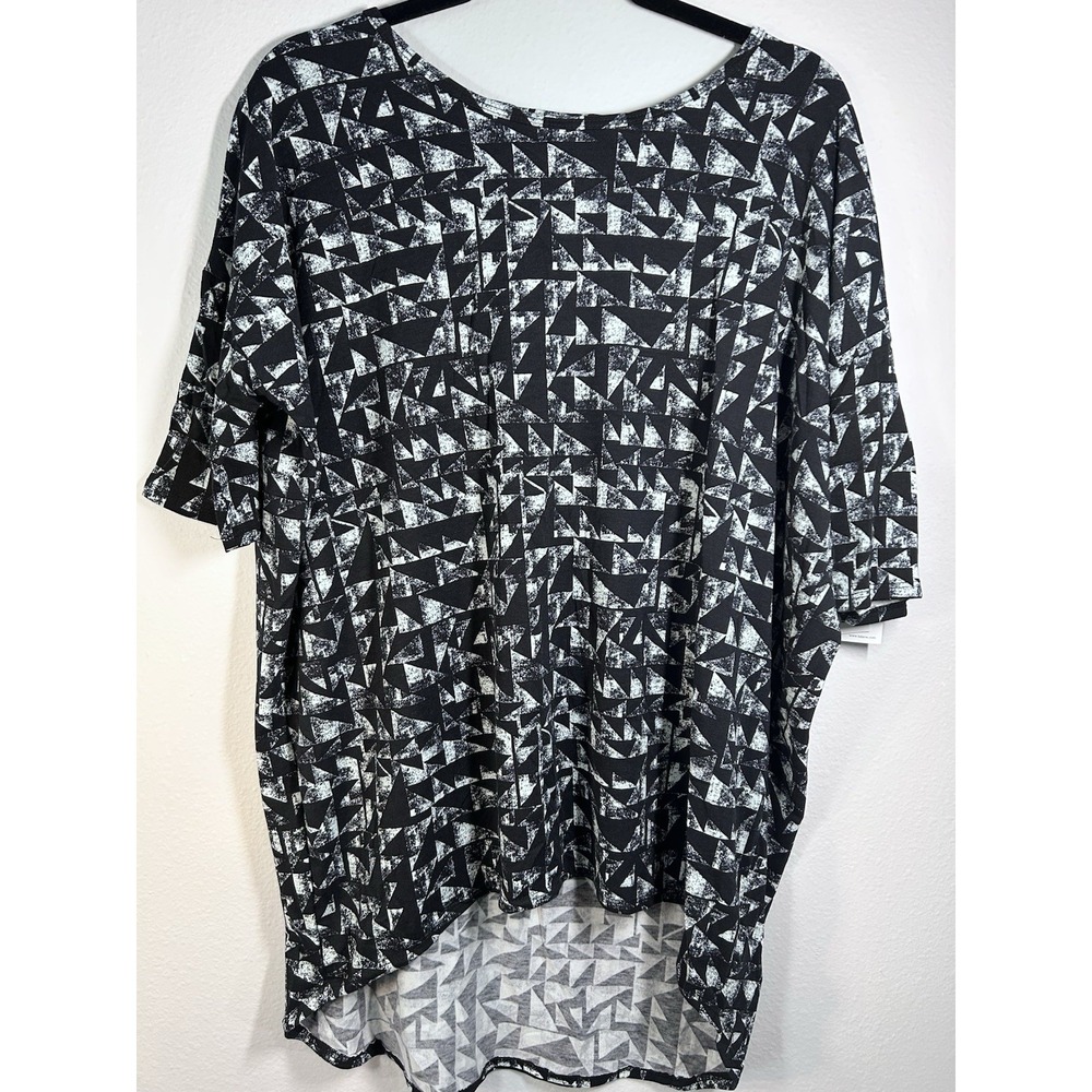 LuLaRoe New Women's Irma Tunic Blouse Black and White Size Medium Hi-Low NWT